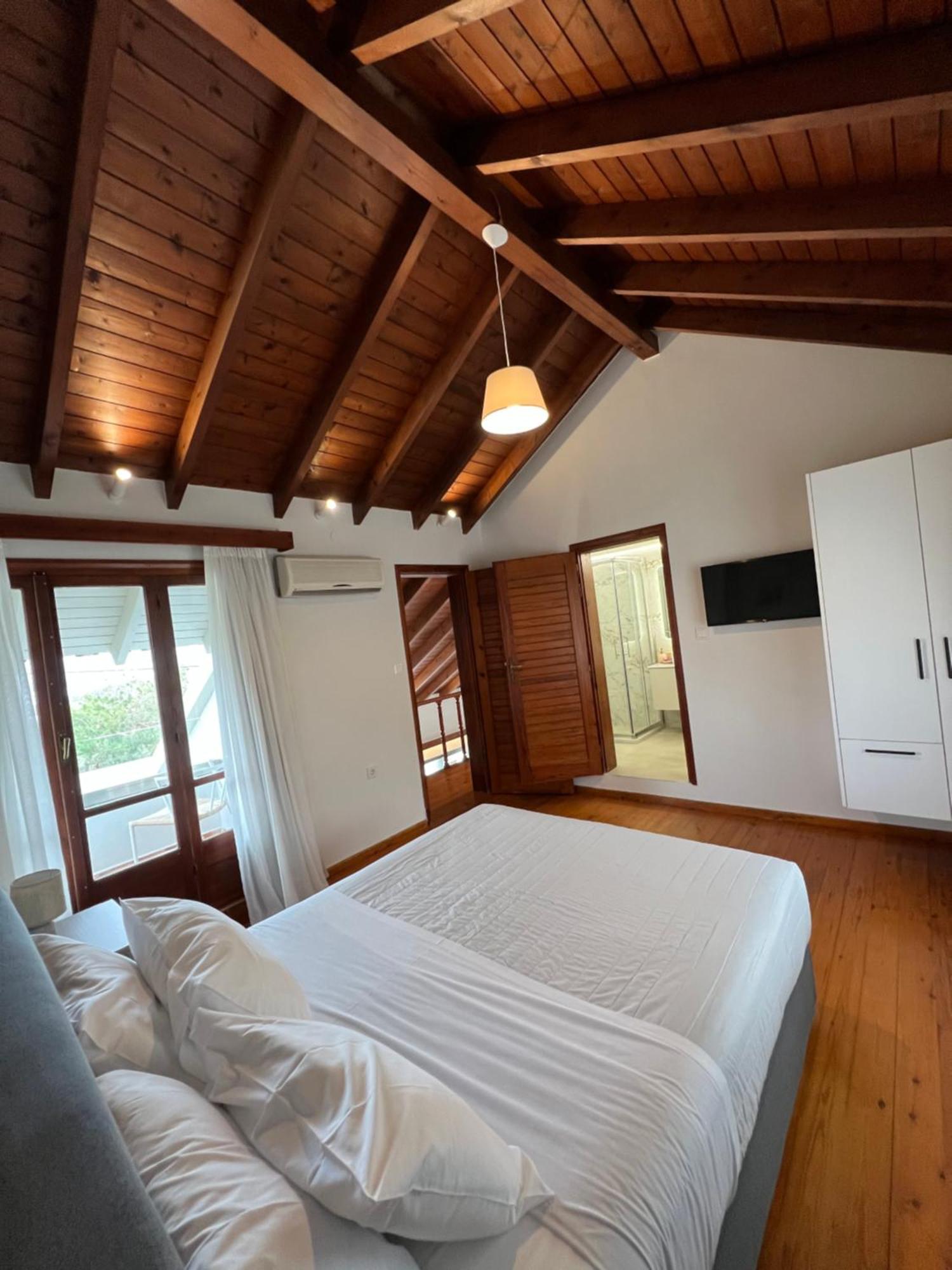 Chania Living Stories Villa With Piano Exterior foto